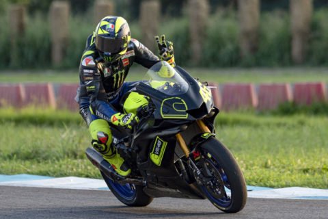 MotoGP : Valentino Rossi n'arrête jamais ! (vidéo)