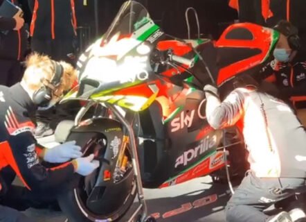 MotoGP: アプリリアがバルセロナでテスト