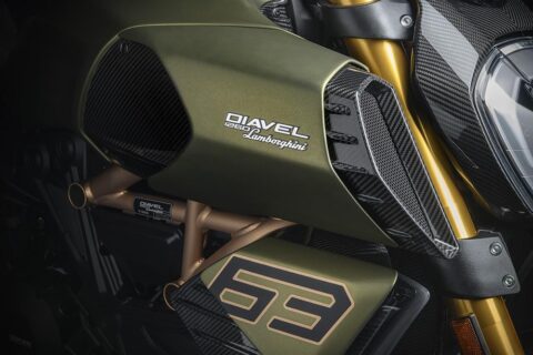 [Street] Ducati : le Diavel Lamborghini est là et il a même son casque