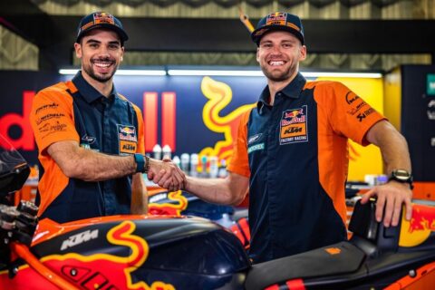 Chez KTM on n'a pas oublié les gestes du monde d'avant ...