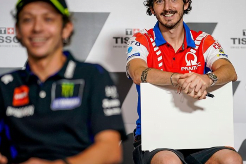 Bagnaia 'a pas encore tué le "père" Rossi sur la piste, mais l'emprise se relâche ...