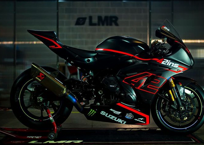 アレックス・リンスが彼のバージョンの GSX-R を紹介します...