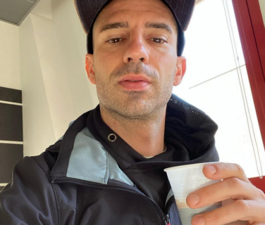 Melandri consegue ler a borra de café em sua xícara?