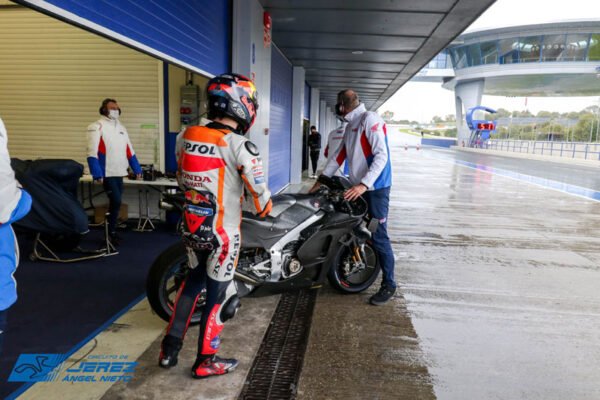 WSBK Jerez Test privé J1 : Le point à 18h00. De l'eau et des étincelles !