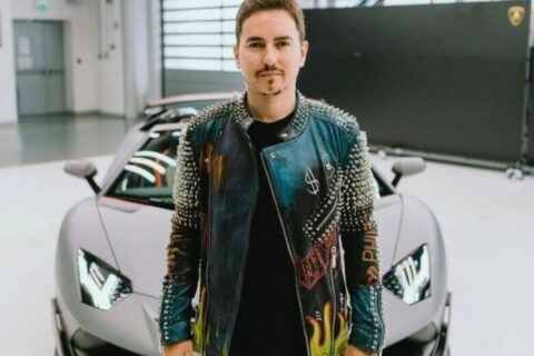 Jorge Lorenzo est fier de sa Lamborghini ...