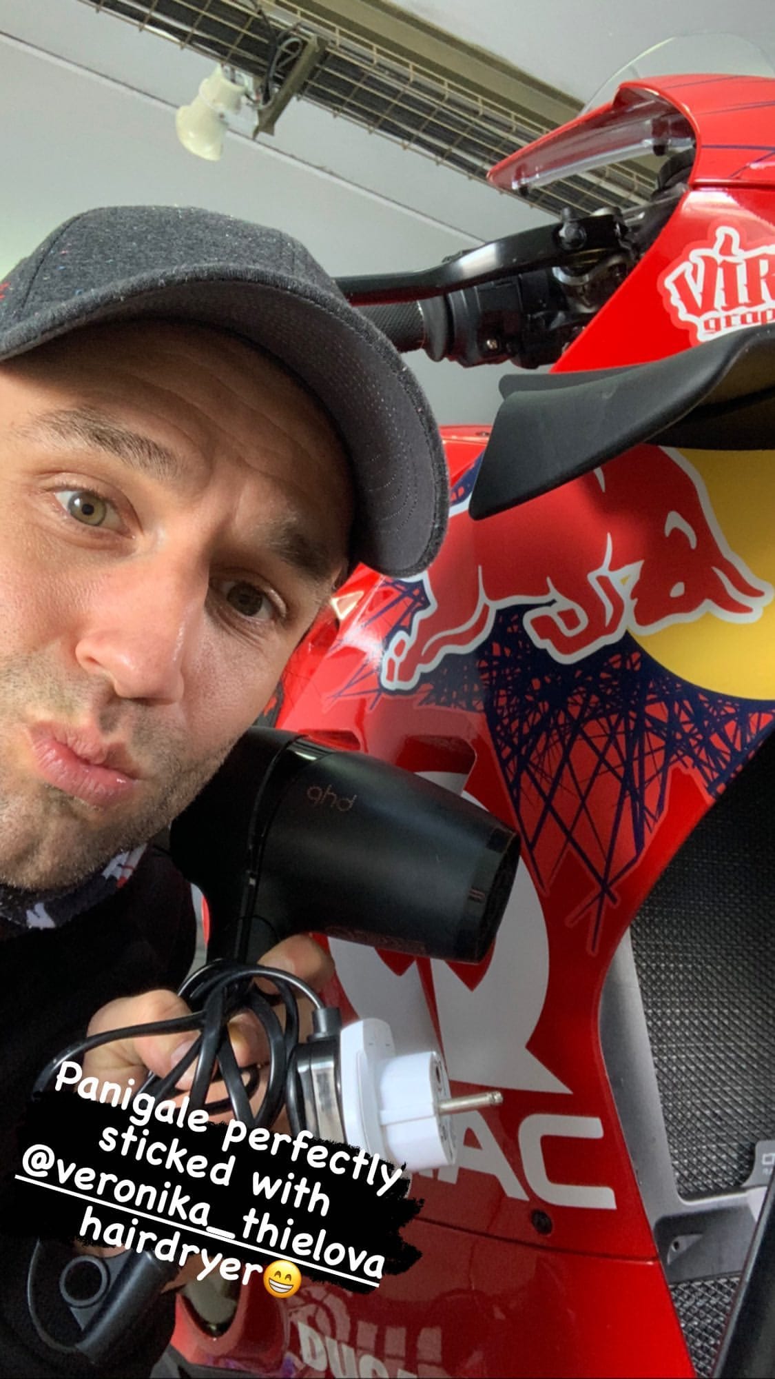 MotoGP : Johann Zarco nous révèle son secret pour poser correctement des stickers