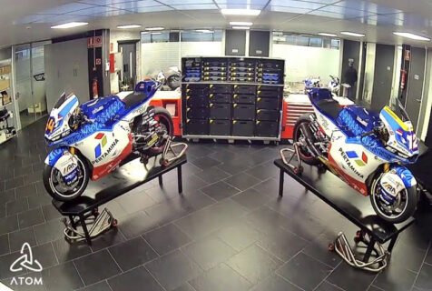 Moto2 : Le team SAG nous propose le montage de ses Kalex-Triumph en une minute (vidéo)