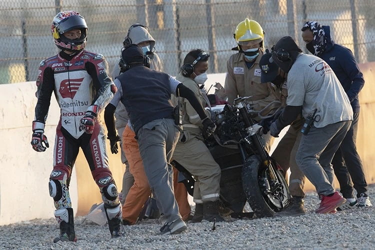 A LCR Honda vê essa cena com muita frequência em Losail.