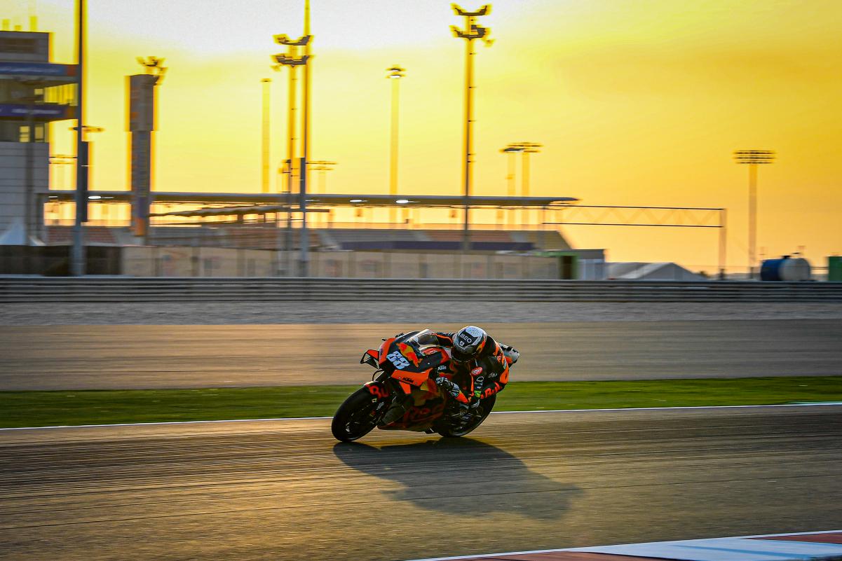 Miguel Oliveira analyzes his first tests.