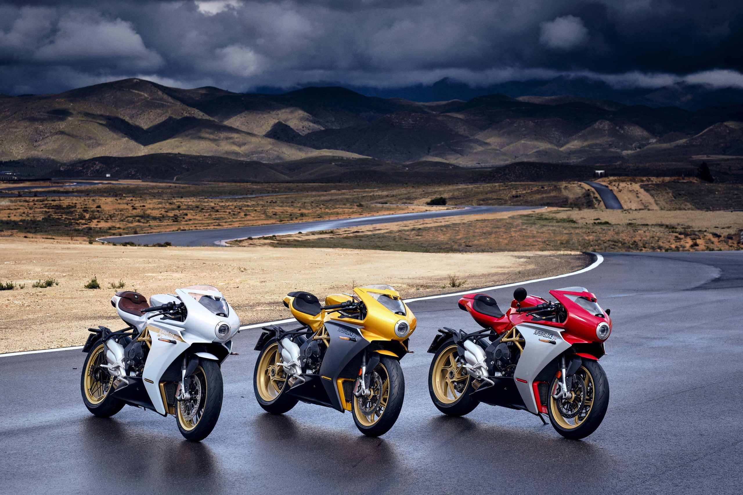 [Street] MV Agusta Superveloce 2021 : un caractère sportif pour deux modèles spectaculaires revus pour Euro5