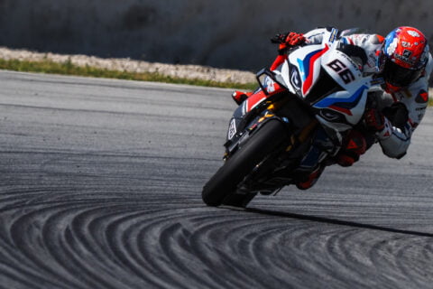 Technique WSBK Superbike : la BMW M 1000 RR révèle un bras oscillant, des ailerons et bien plus encore