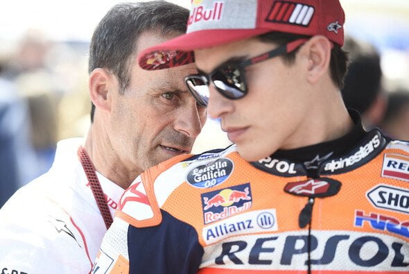 MotoGP, Alberto Puig répond sur sa gestion de Marc Marquez : « le changer, je ne pense pas que ce soit une solution »
