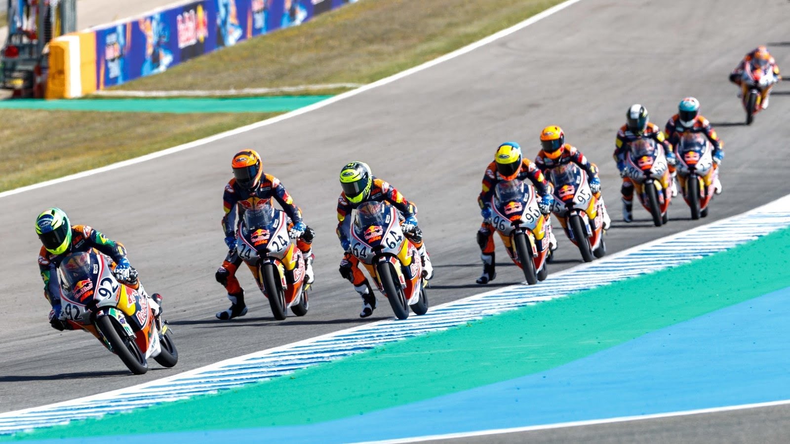 Red Bull MotoGP Rookies Cup Espagne, J2 : David Muñoz vainqueur à l’issue d’une course rocambolesque