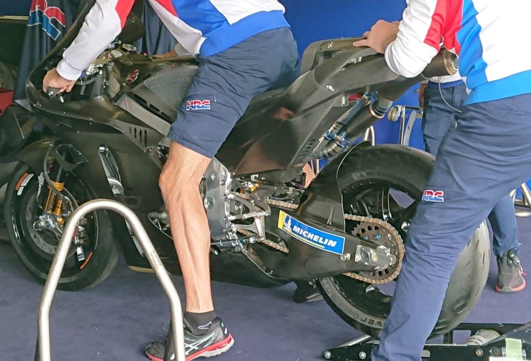 « Spy Attitude » MotoGP : La version 2022 de la Honda RC213V surprise à Jerez ?