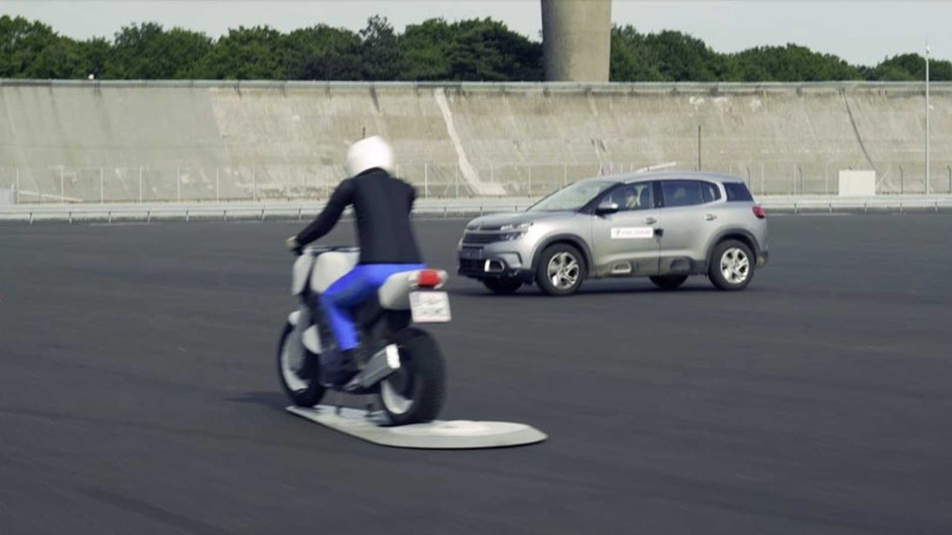 [Street] Motorcycles could soon be detected by cars and some accidents avoided [Video]