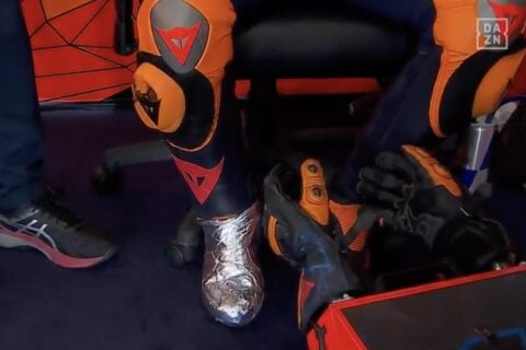 MotoGP : Pourquoi Pol Espargaro utilise-t-il une botte recouverte de scotch ?
