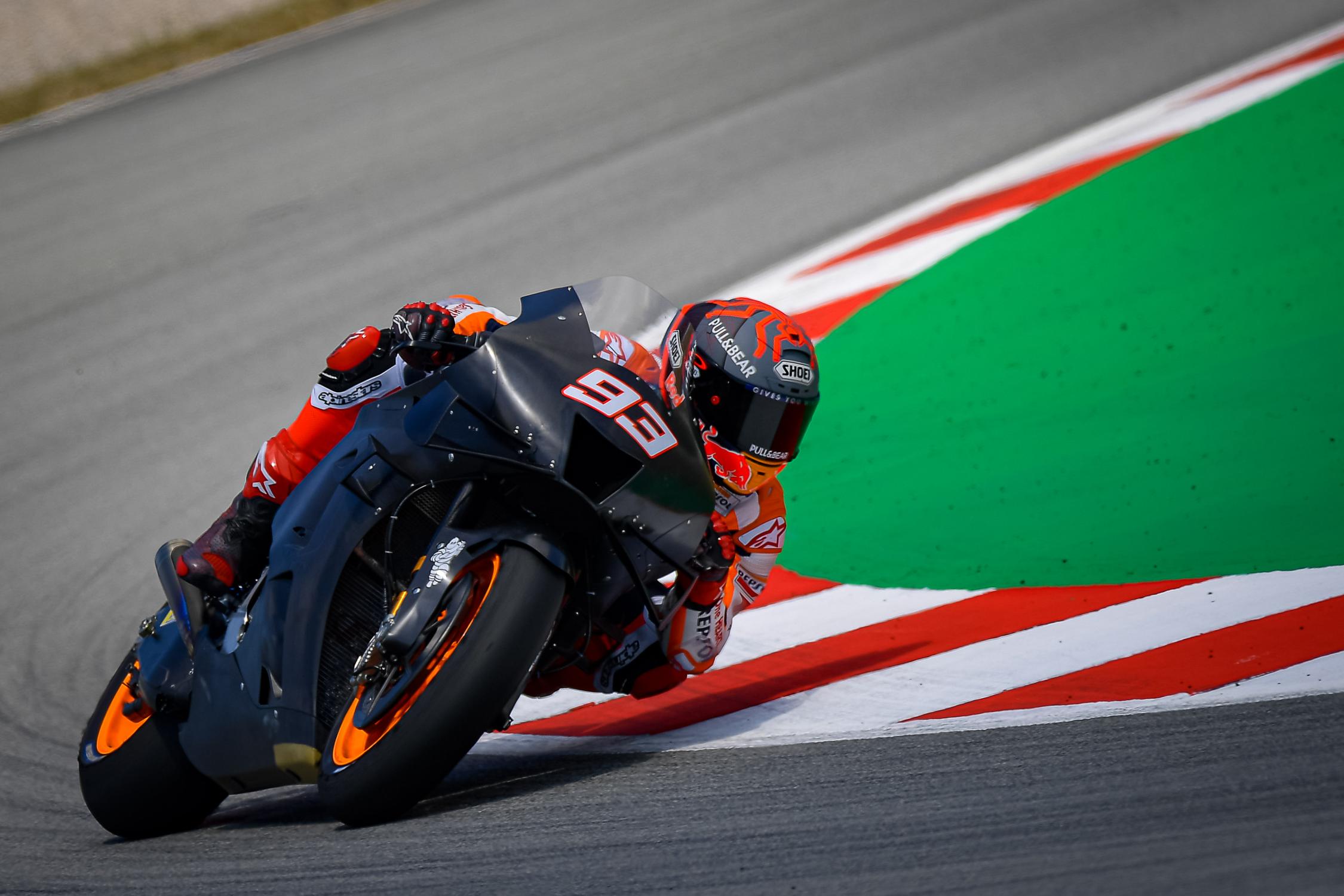 「スパイの姿勢」MotoGP：ホンダのエンジニアはバルセロナでの公式テスト中に解決策を模索
