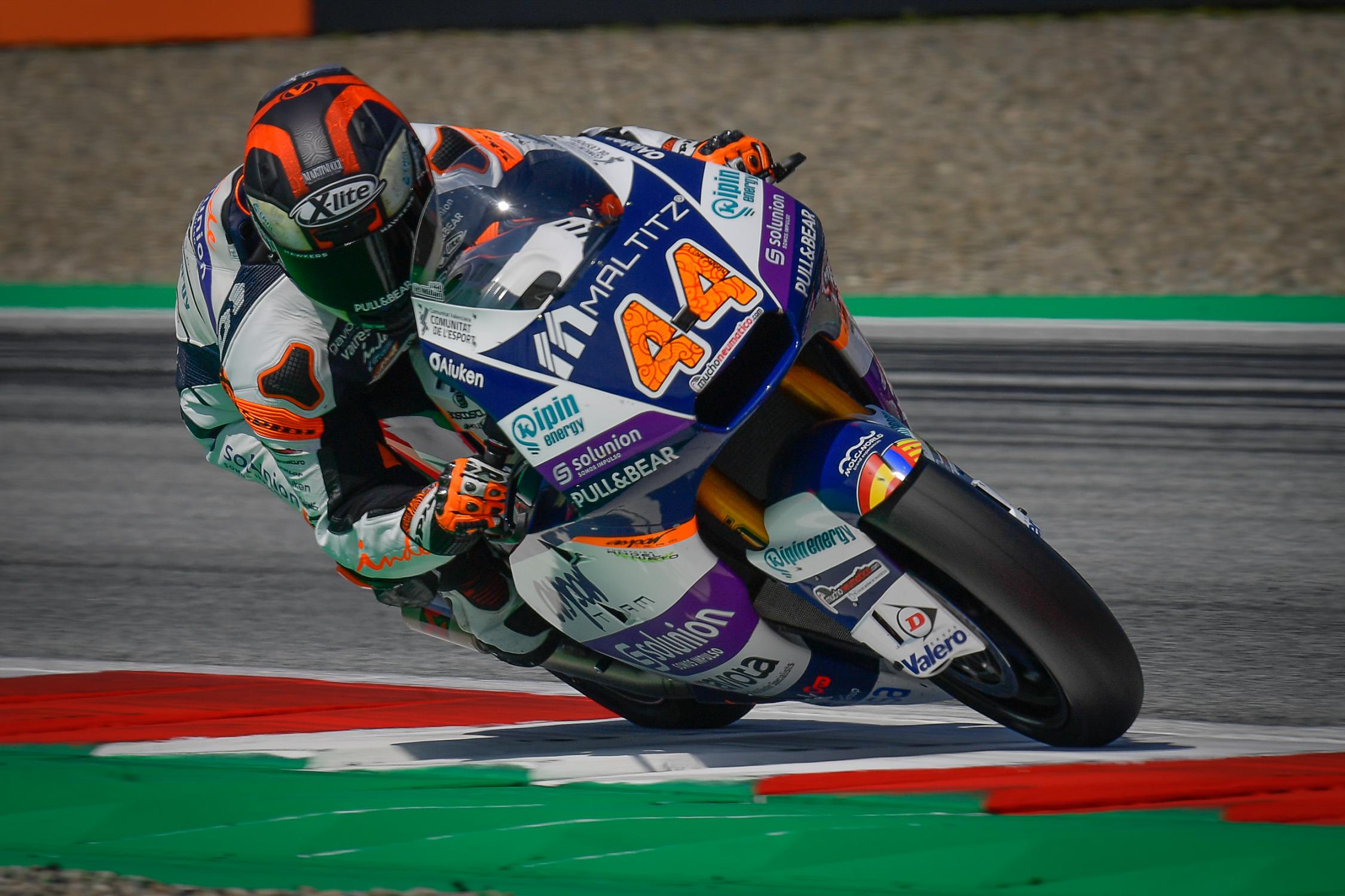 Moto2 Silverstone FP3: Aron Canet breaks track record and falls