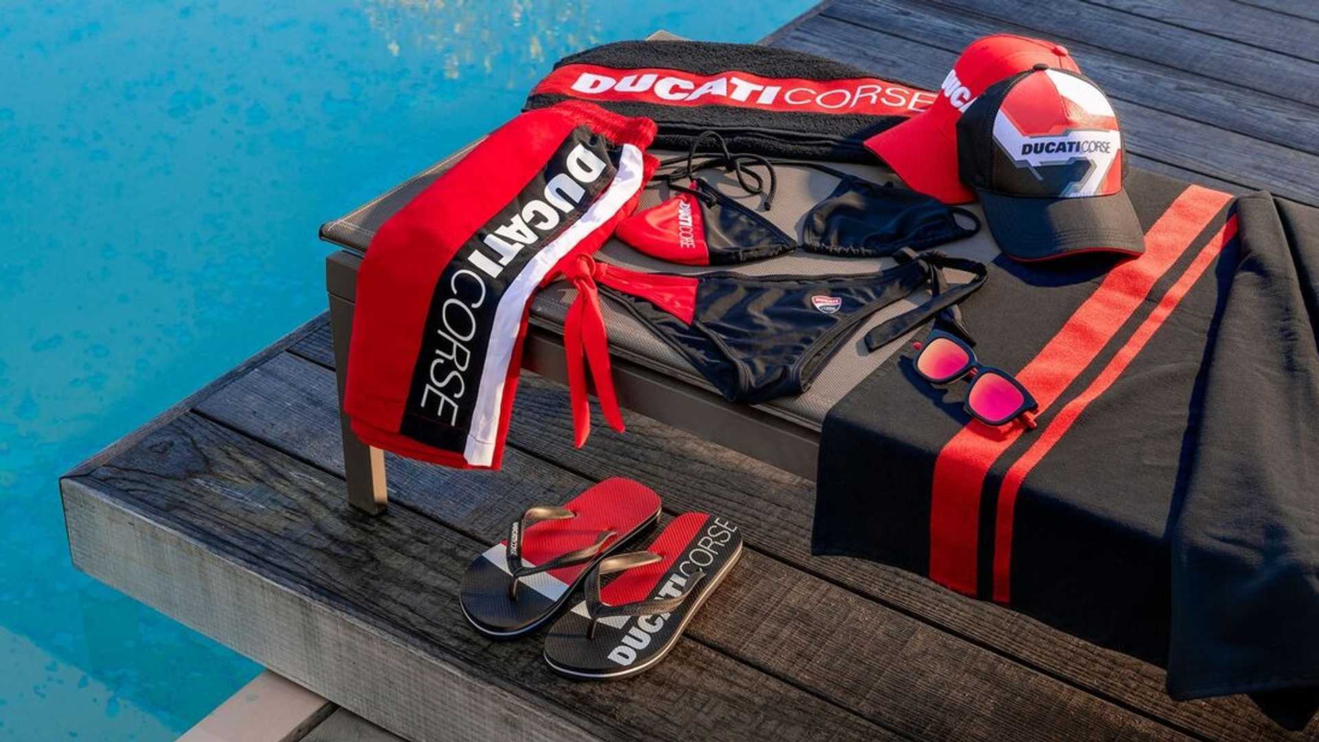 Insolite : Ducati propose d’avoir le style à la plage avec sa collection Summer Beach