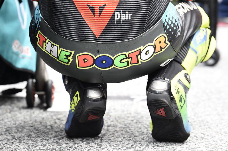 MotoGP Silverstone J0 Débriefing Valentino Rossi : Le projet MotoGP continue, Viñales roulera cette année, pas de séquelle de la Covid, etc. (Intégralité)