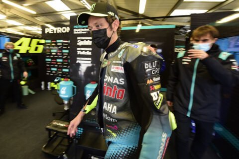 MotoGP Silverstone J1 Débriefing Valentino Rossi (Yamaha/10) : « Cal Crutchlow paraît plus jeune avec les couleurs officielles », etc. (Intégralité)