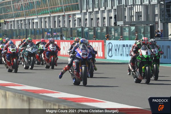WSBK Règlement Superbike & Supersport : « 5 tours étaient trop courts et pouvaient pousser les pilotes à être trop agressifs »