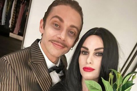 People MotoGP : Valentino Rossi en mode Famille Addams pour Halloween