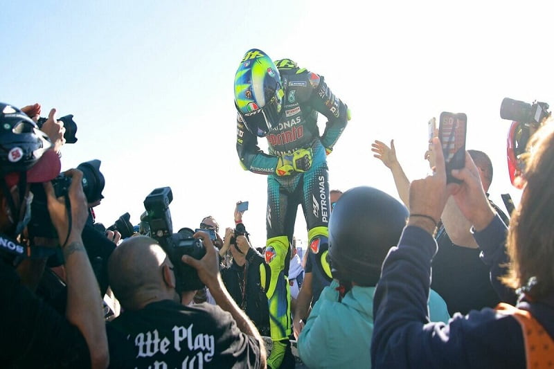 MOTOGP VALENTINO ROSSI FEKacNfXMAMjUdg