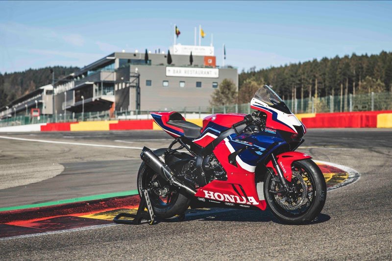 C’est bientôt Noël : Offrez-vous une Honda CBR 1000 prête pour la piste !