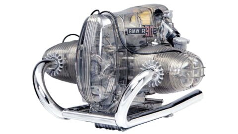 C’est bientôt Noël : Offrez-vous cette maquette de moteur BMW R 90 S à l’échelle 1:2