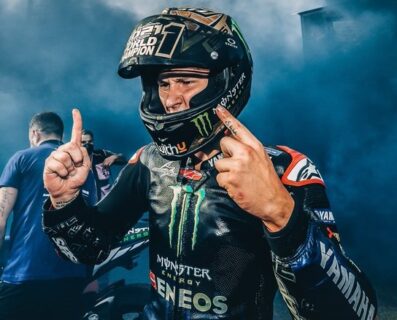 Moto2 People – Quand deux Moto2 se promènent dans les rues de Spa