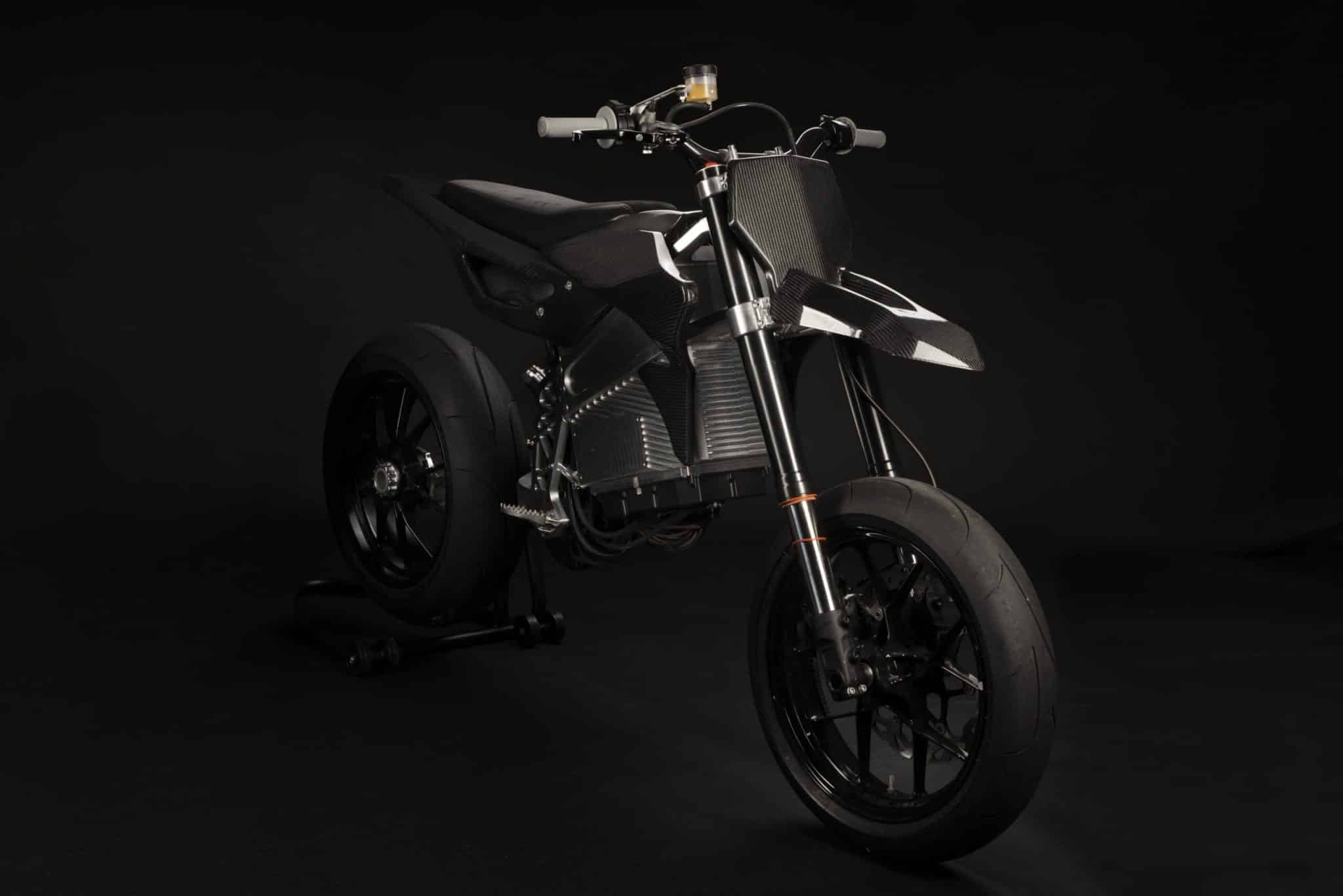 Unusual: Axiis Liion, a Supermotard with a MotoGP weight/power ratio