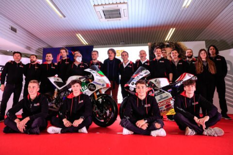 Moto3: SIC58 Squadra Corse は、それ自体を表現します...違う形で!