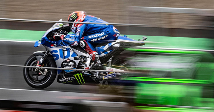 MotoGP Indonésie J3 : Alex Rins (Suzuki/5) ramène des morceaux du circuit de Mandalika incrustés dans son corps