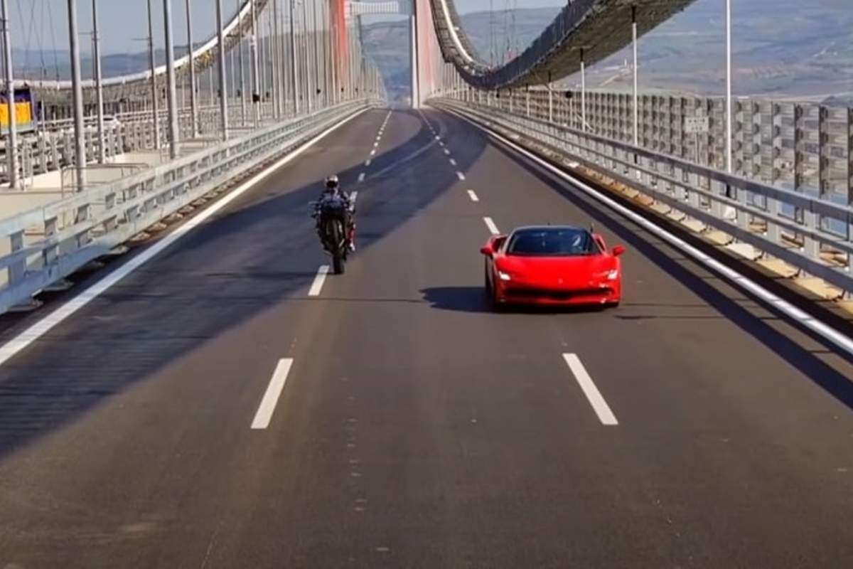 Insolite : Toprak Razgatlioglu au volant d’une Ferrari SF90 défie Kenan Sofuogli au guidon d’une Kawasaki H2R