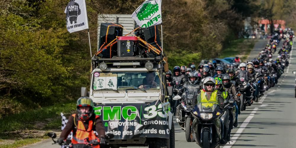 [Street] Plus de 2000 motards manifestent pour sauver le circuit de Mérignac