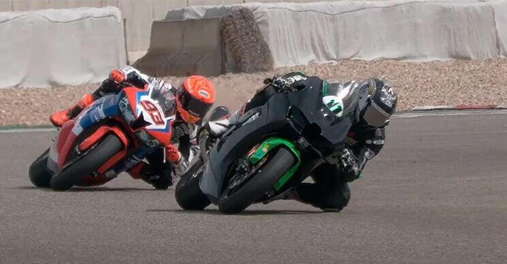 People VIDEO : et Marc Marquez fit entrer Johann Flammann dans la postériorité en lui donnant la rélique sur la piste