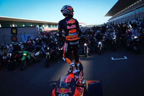 People MotoGP Portugal : Sur sa KTM RC16 Miguel Oliveira mobilise la foule à domicile