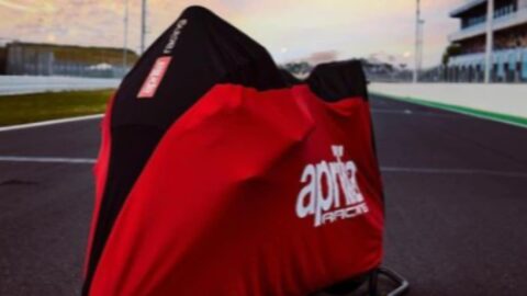 MotoGP: アンドレア・イアンノーネが新型アプリリア RSV4 を発表