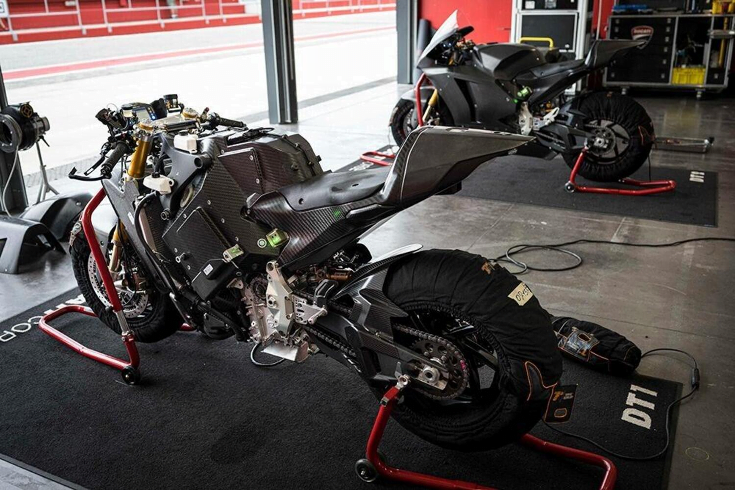 Ducati V21L começa a ser testada na pista visando a MotoE 2023