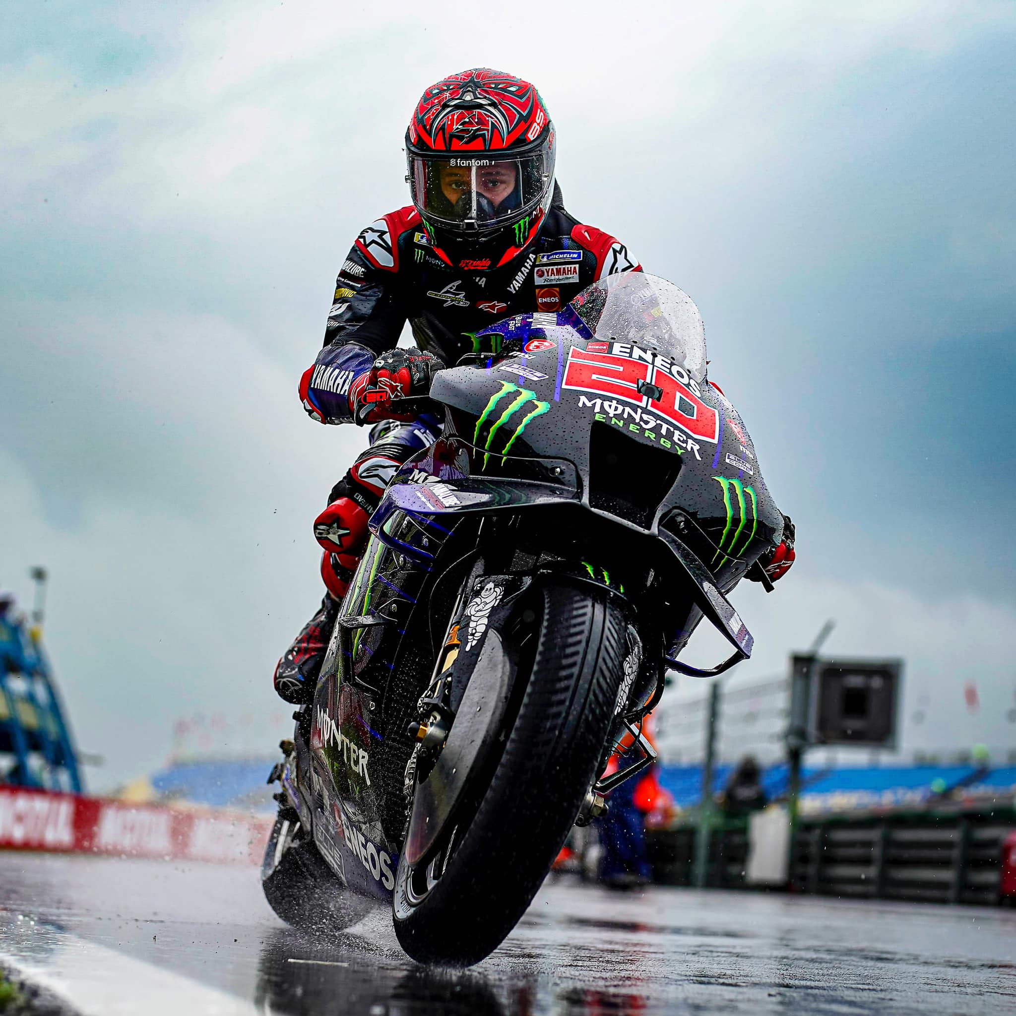 Street] Shoei installe une nouvelle soufflerie à basse température  génératrice de pluie - Paddock GP