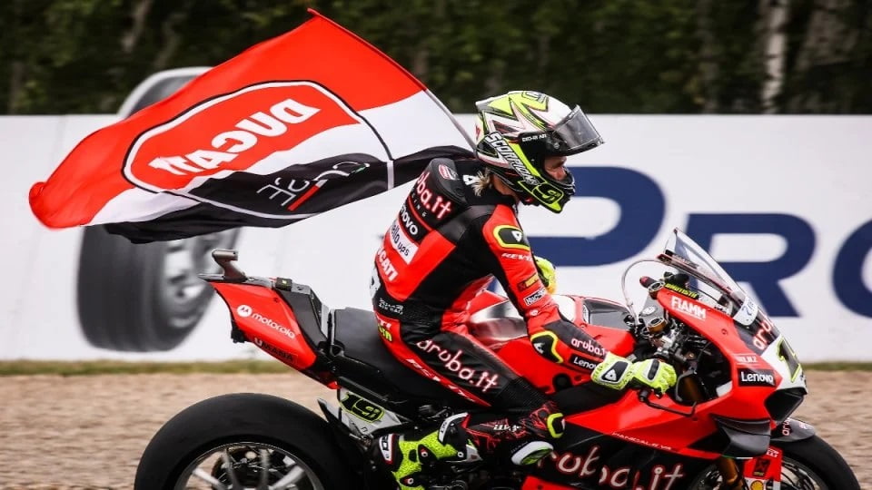 WSBK Superbike Most J3 Alvaro Bautista reste leader dans la douleur : « il n’y a rien de cassé dans la main, mais il y a une inflammation des tendons et des ligaments »