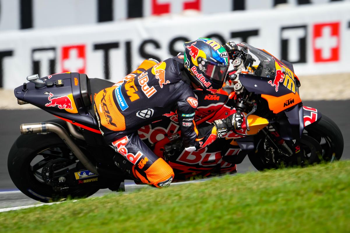 MotoGP Autriche J3 : encore et toujours, Brad Binder (KTM/7) montre que l’on peut évidemment encore dépasser dans le MotoGP d’aujourd’hui