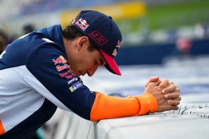 MotoGP, Marc Marquez cleans up: but where has Emilio Alzamora gone?