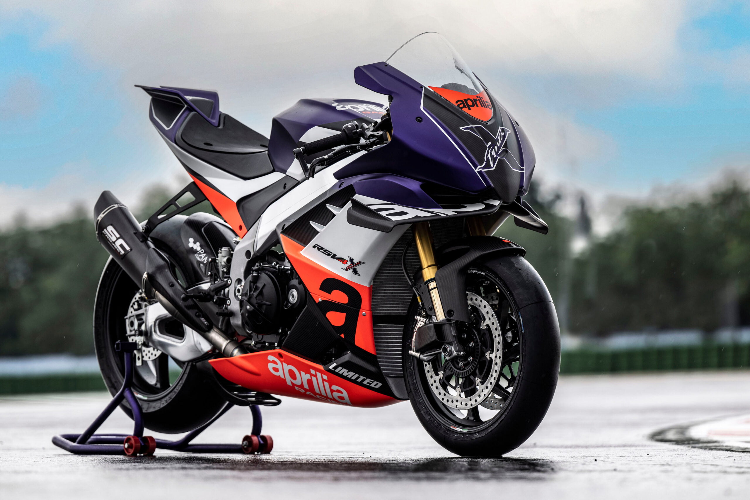 [Street] Aprilia unveils the RSV4 XTrenta