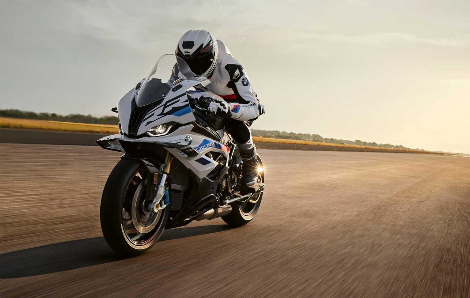 [Street] BMW S1000RR 2023 : des évolutions et des ailerons !