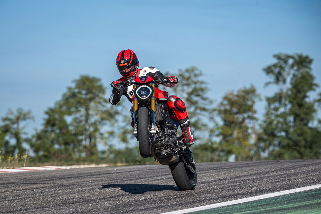 [Street] Ducati élargit la gamme Monster avec la version SP, encore plus sportive et amusante