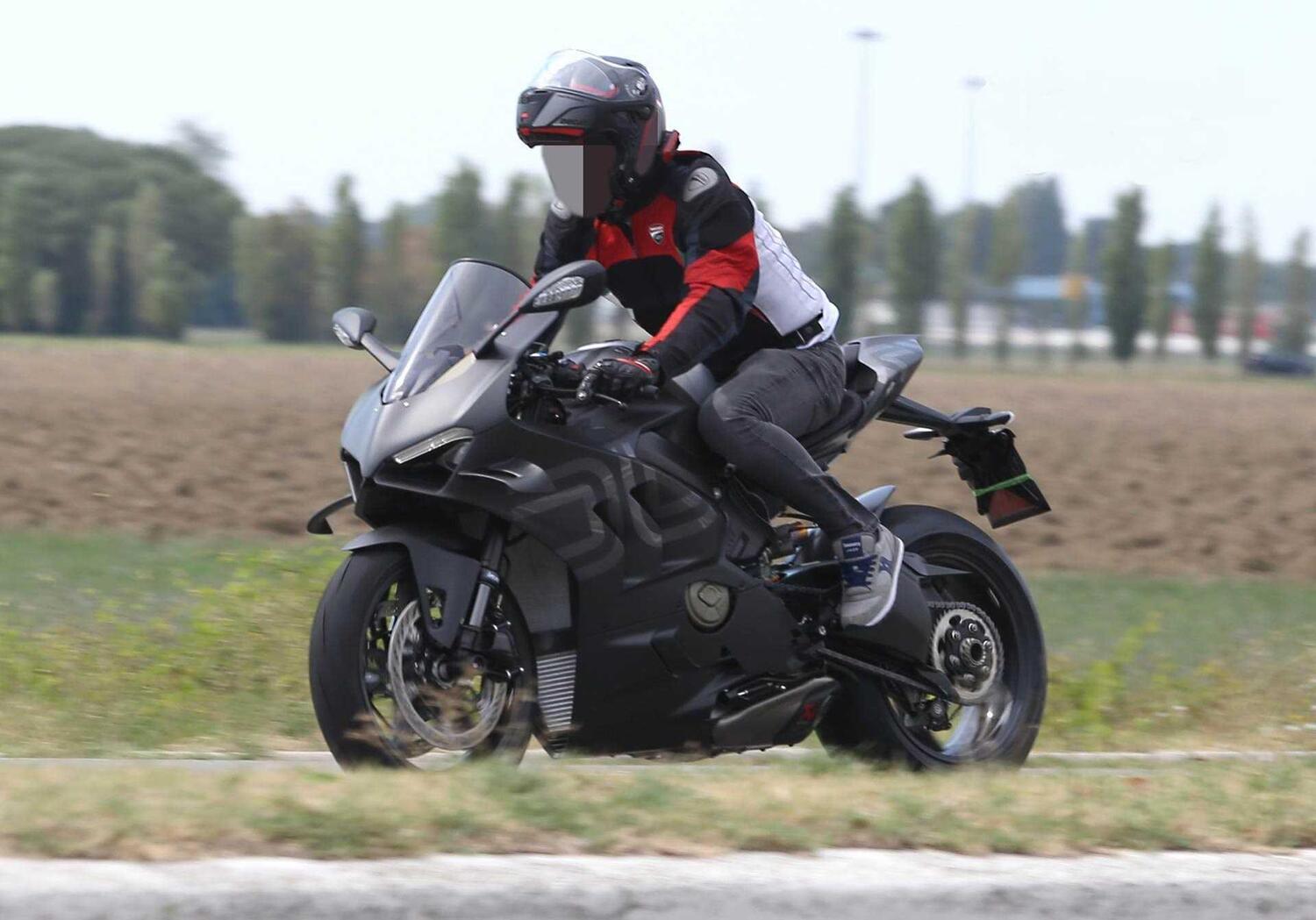 [Street] ''This is Racing'': The new Ducati Panigale V4R was seen testing