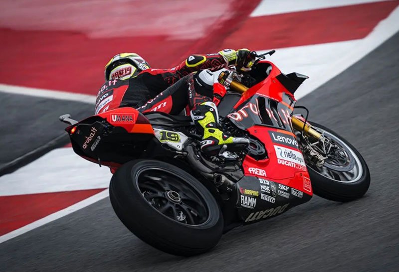 WSBK Superbike Catalunya Race 1: Ninth symphony for Álvaro Bautista. Rea and Toprak left behind