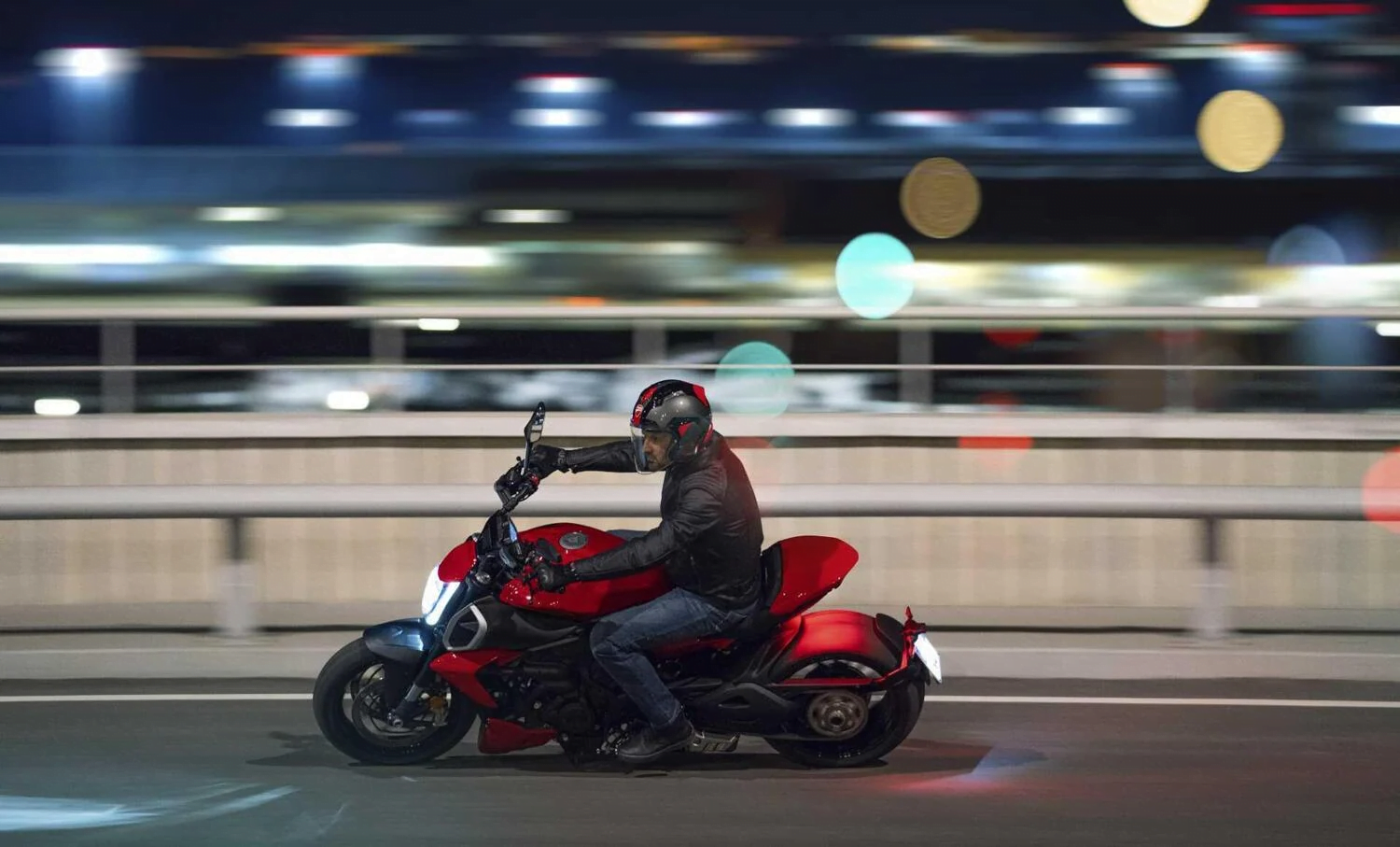[Street] La Ducati Diavel passe au V4 et est encore plus bestiale !